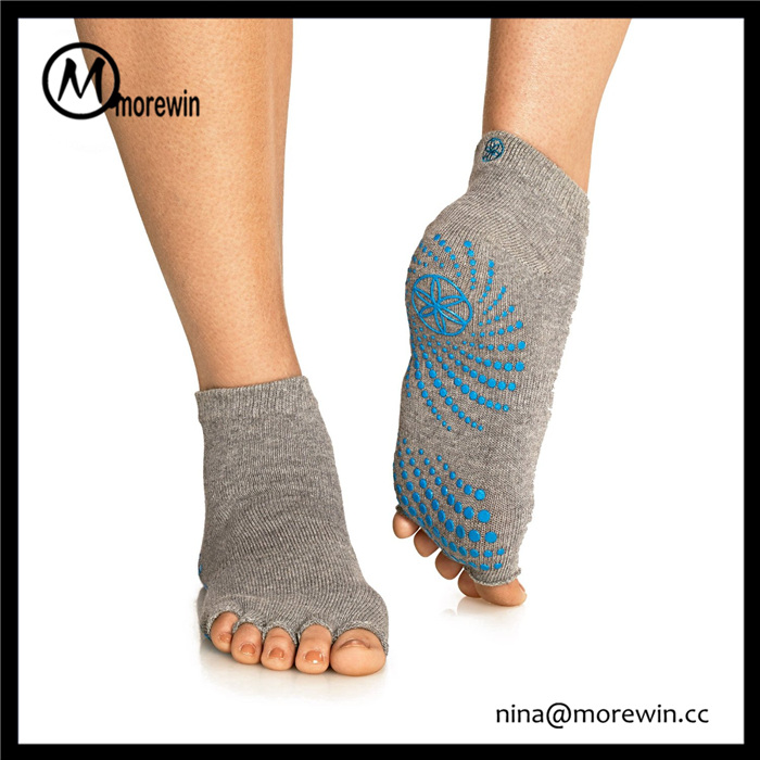 Morewin Custom Wholesale Women's Anti-slip Half Toe Yoga/Pilates Socks