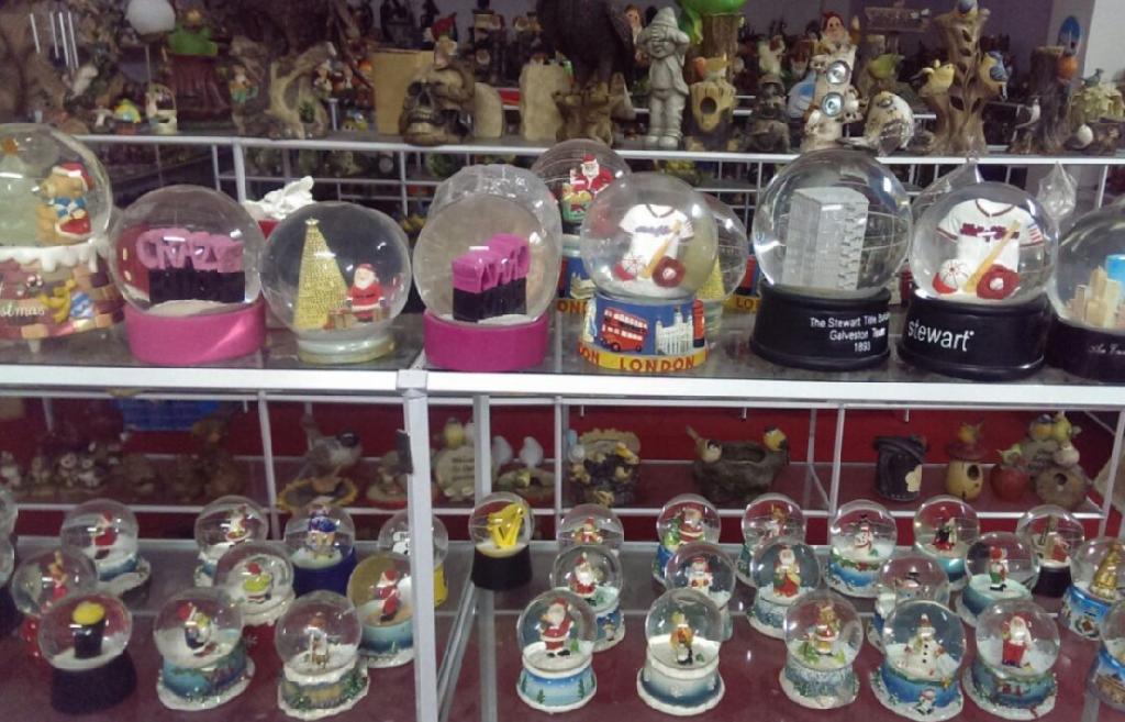 Custom Snow Globe And Water Globe